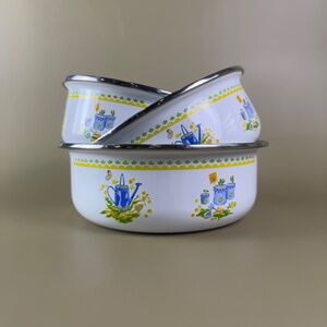 Vintage Enamel Mixing Bowls – Set of 3 | Garden Motif | Cottagecore Kitchen